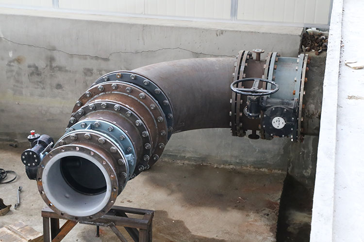 DN600進(jìn)口主管道，配備多級(jí)異徑管，可測(cè)試不同規(guī)格的水泵