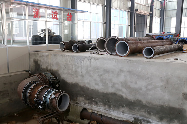 不同規(guī)格大小的管道準(zhǔn)備就緒