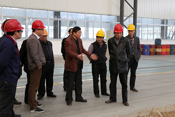 無(wú)錫瑞爾精密的徐總為宙斯泵業(yè)蔣總一行作介紹