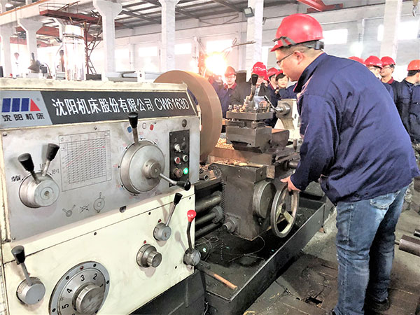 宙斯泵業(yè)車(chē)工考試現(xiàn)場(chǎng)