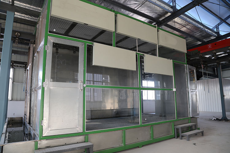 中心區(qū)域是油漆房